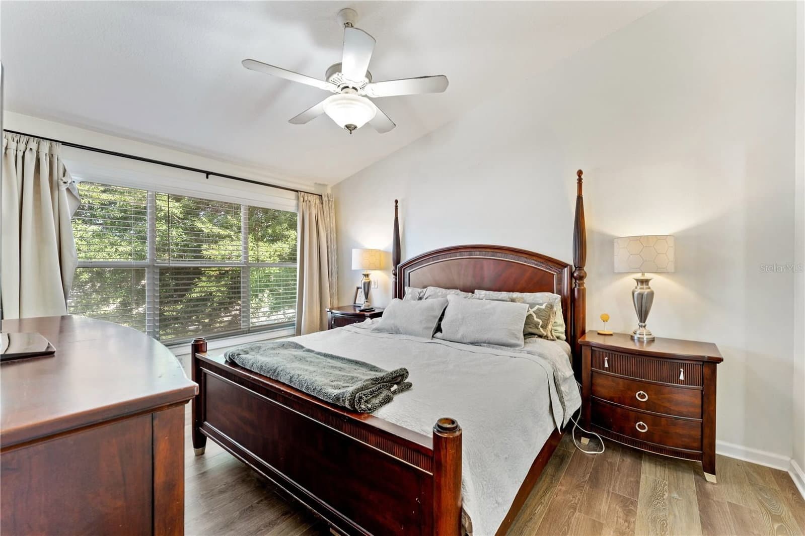 9758 FOX HOLLOW