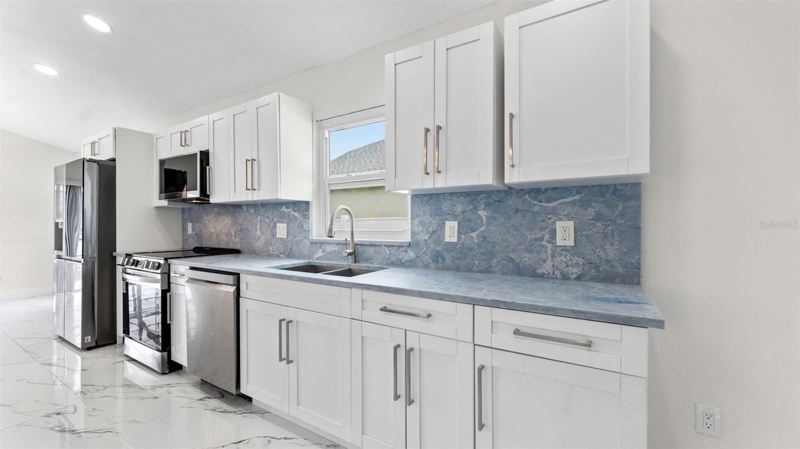 Photo 4 of 11708 CARROLLWOOD COVE