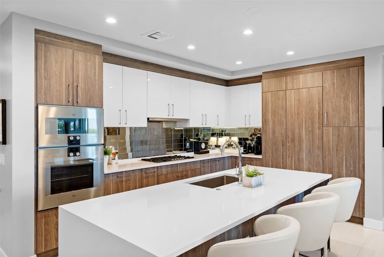 2103 BAYSHORE