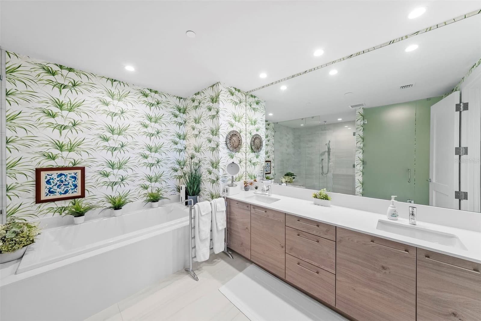 2103 BAYSHORE