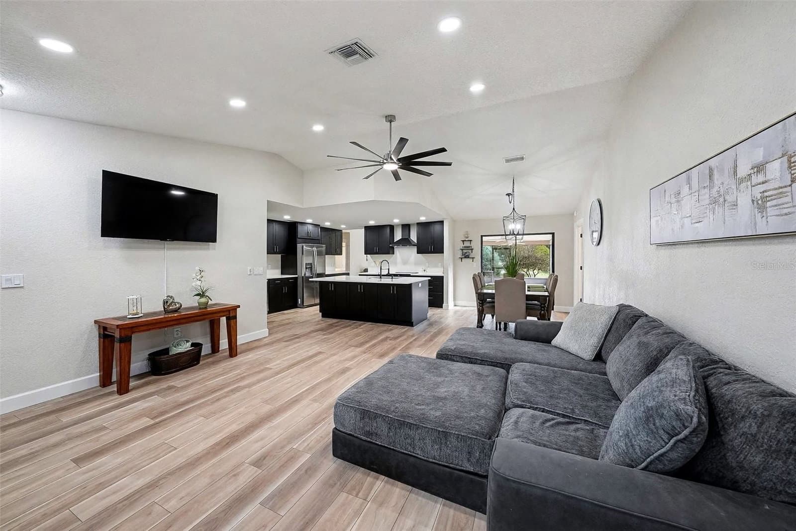 Photo 4 of 11325 GLENMONT