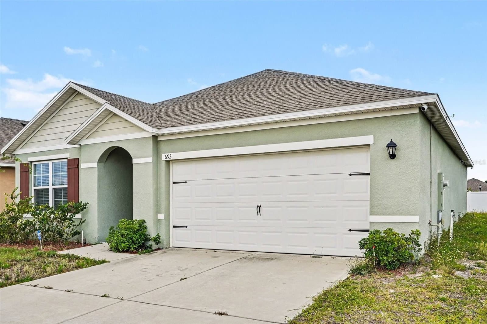 693 SQUIRES GROVE