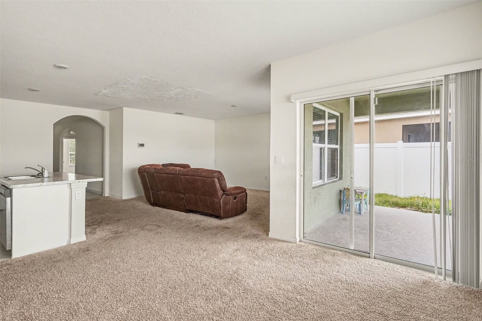 693 SQUIRES GROVE