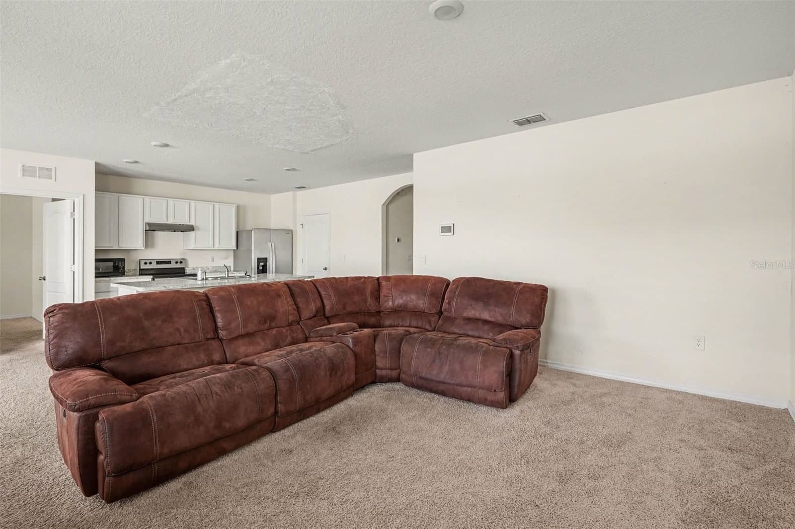 Photo 5 of 693 SQUIRES GROVE