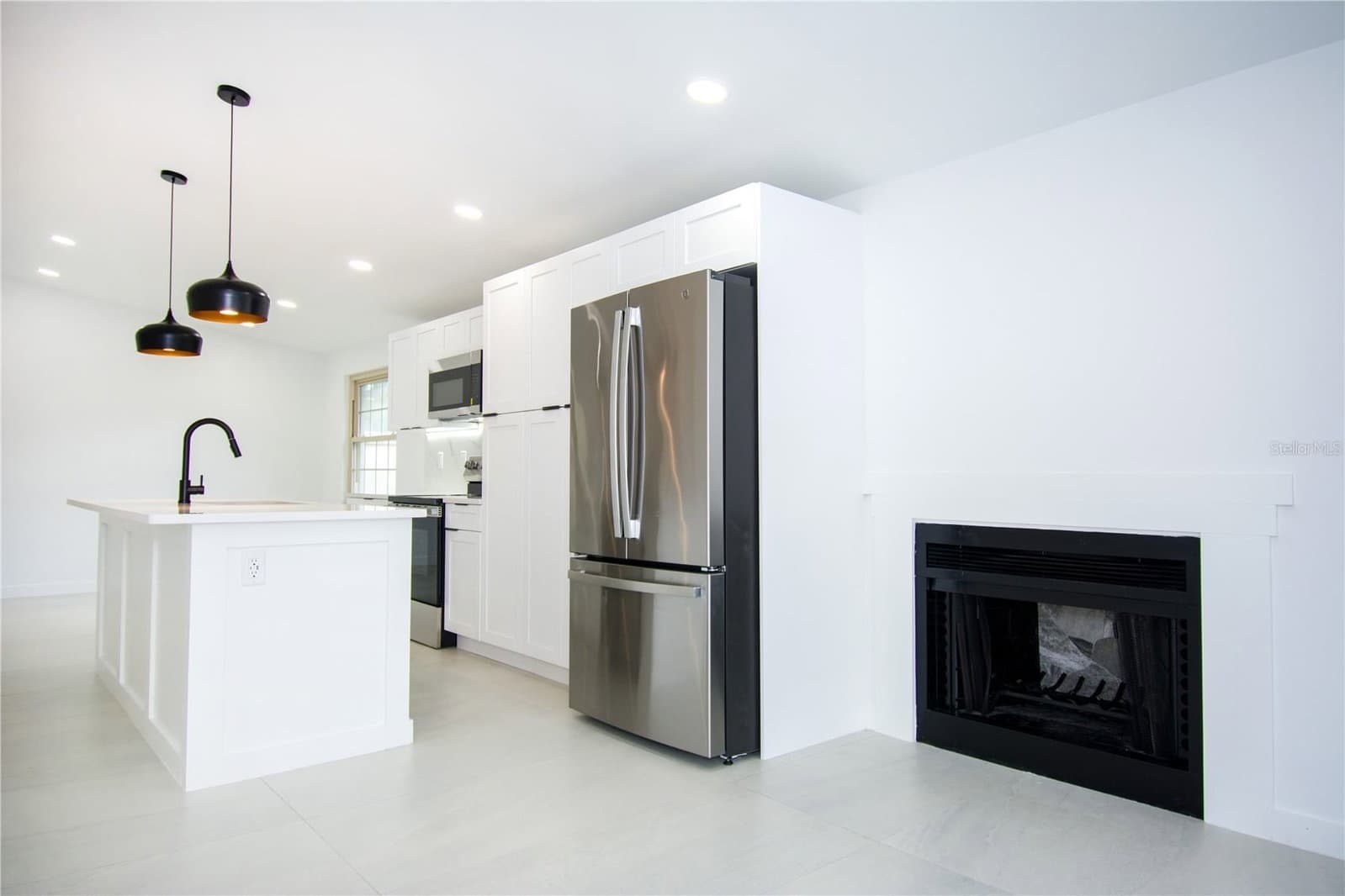 9409 LONSDALE