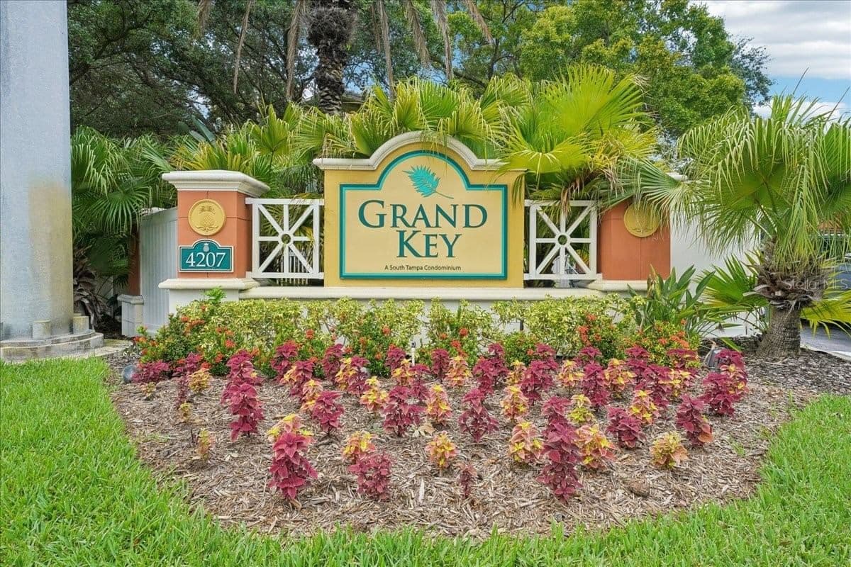 4207 DALE MABRY