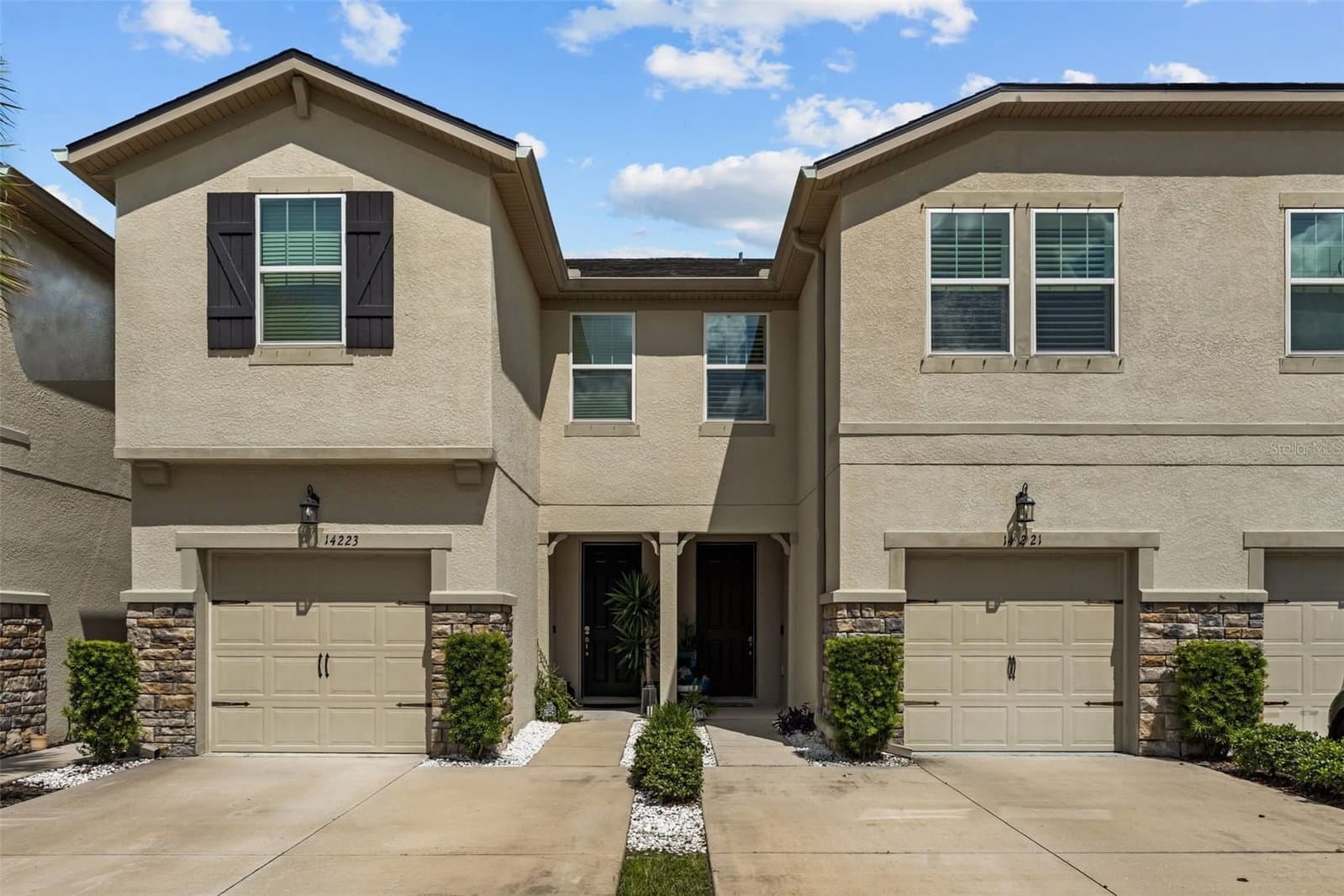 14221 PONDHAWK