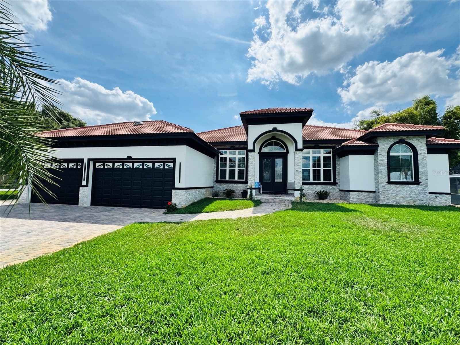 803 LAKE JESSIE DR