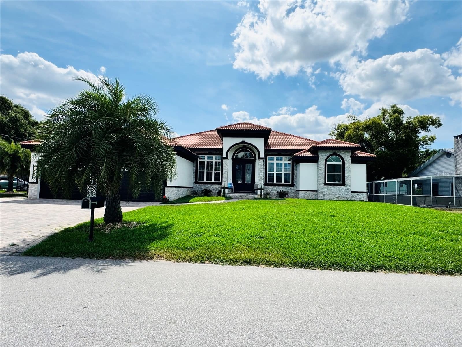 803 LAKE JESSIE DR
