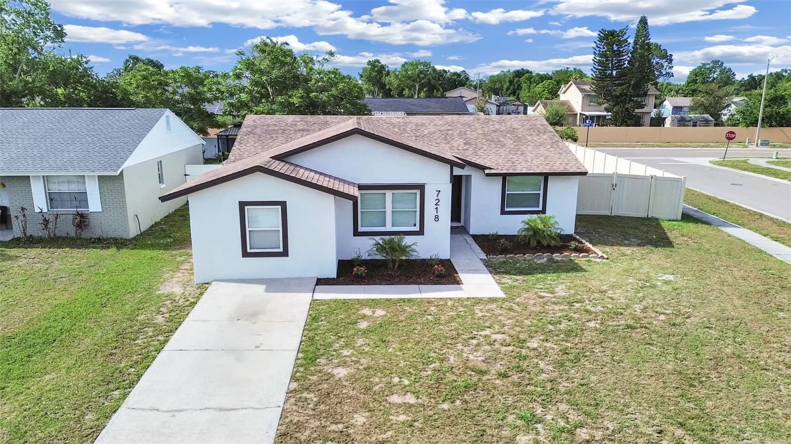 Photo 4 of 7218 LUNITA Court