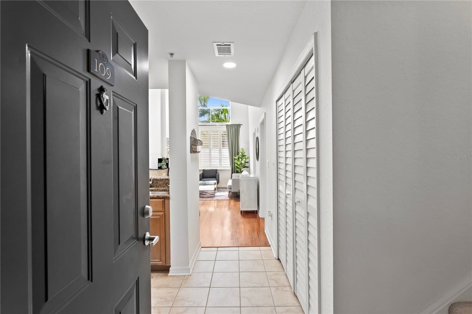 700 HARBOUR ISLAND