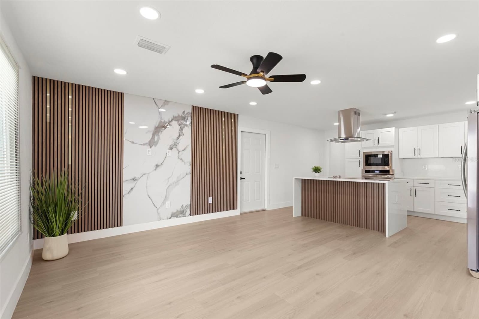 5501 ALBANY