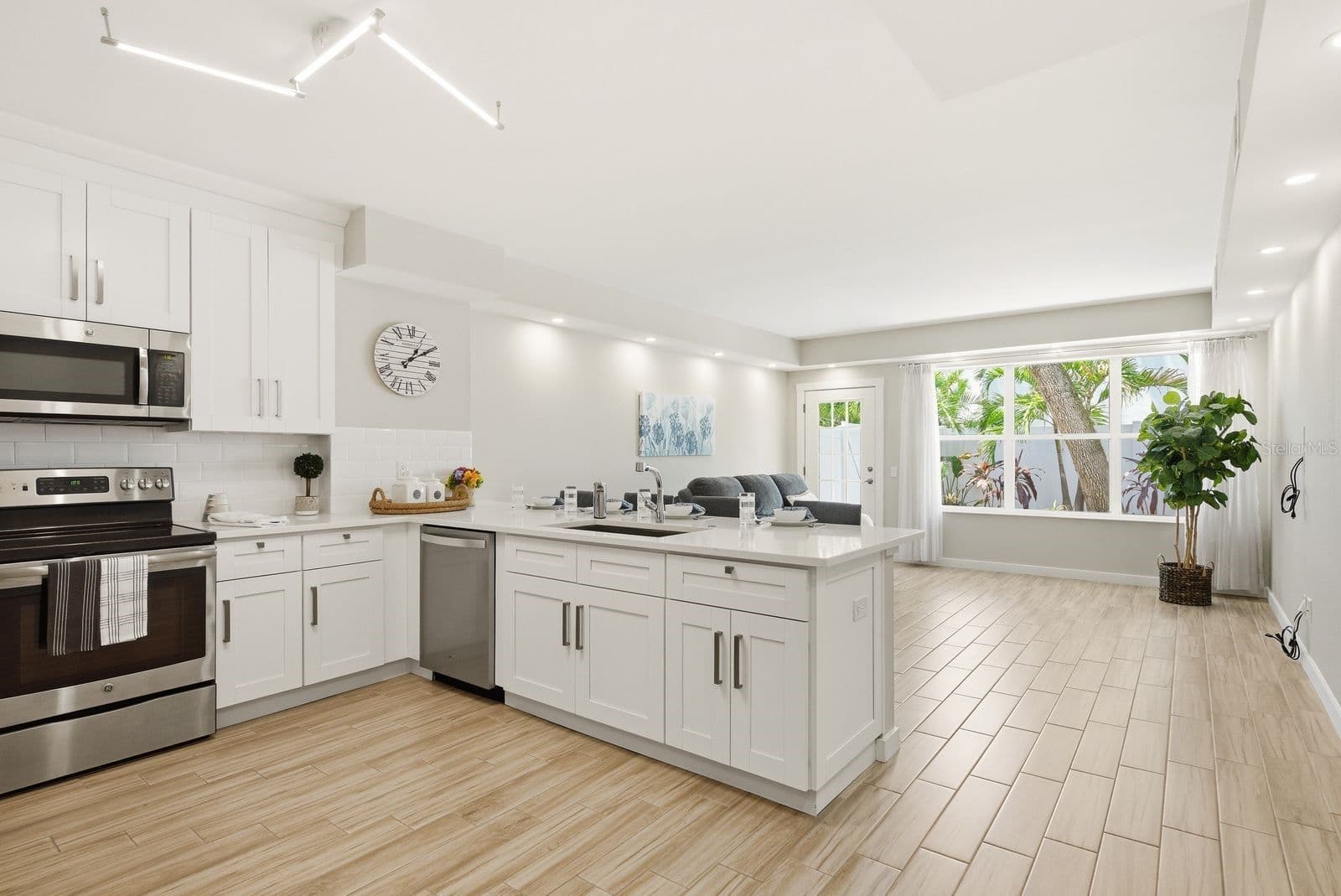 4811 BAYSHORE