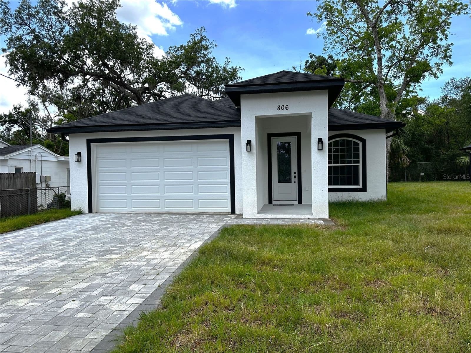 806 LOWRY
