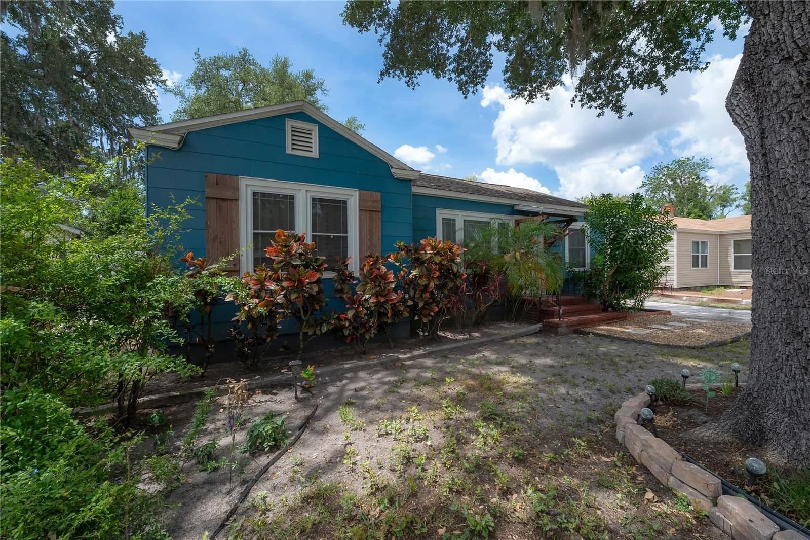 Photo 4 of 912 CORNELIUS Avenue