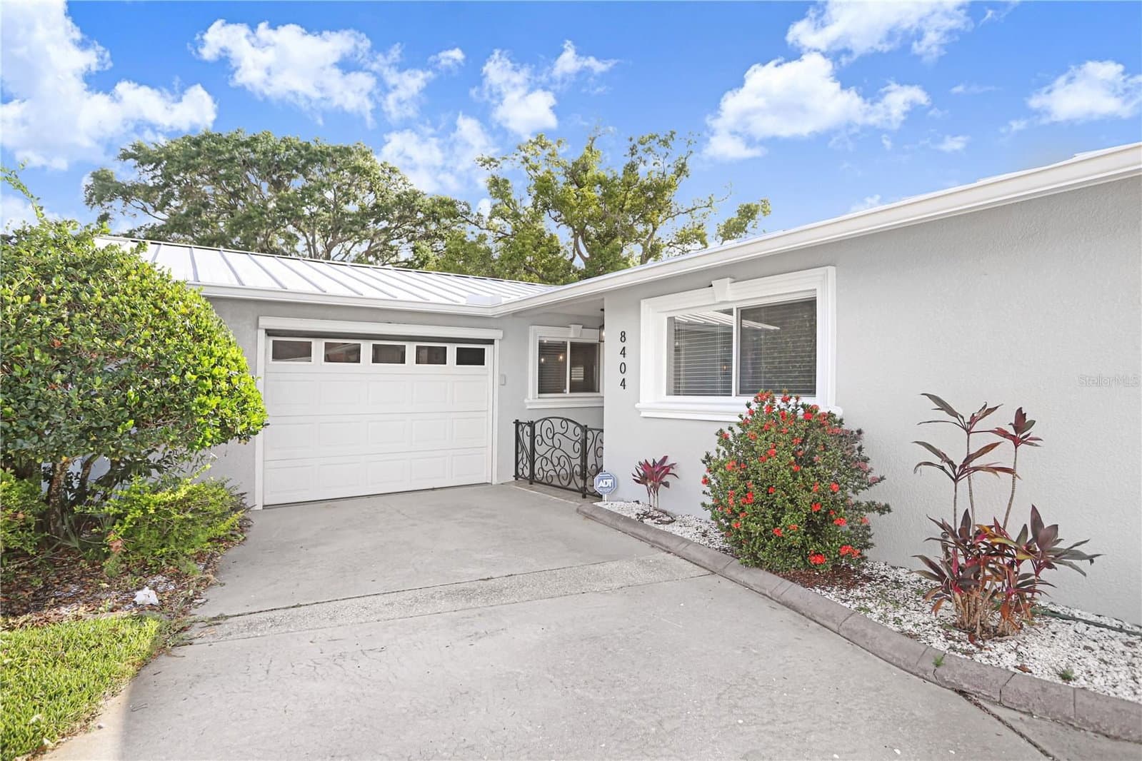 8404 BLACKSTONE