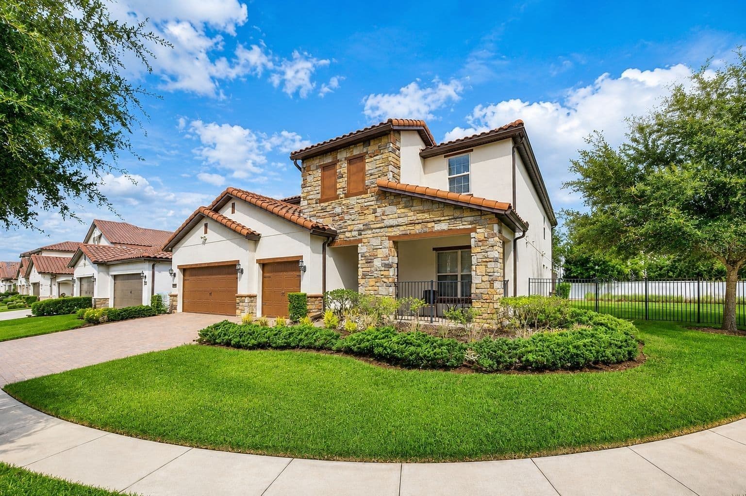10902 CITRON OAKS