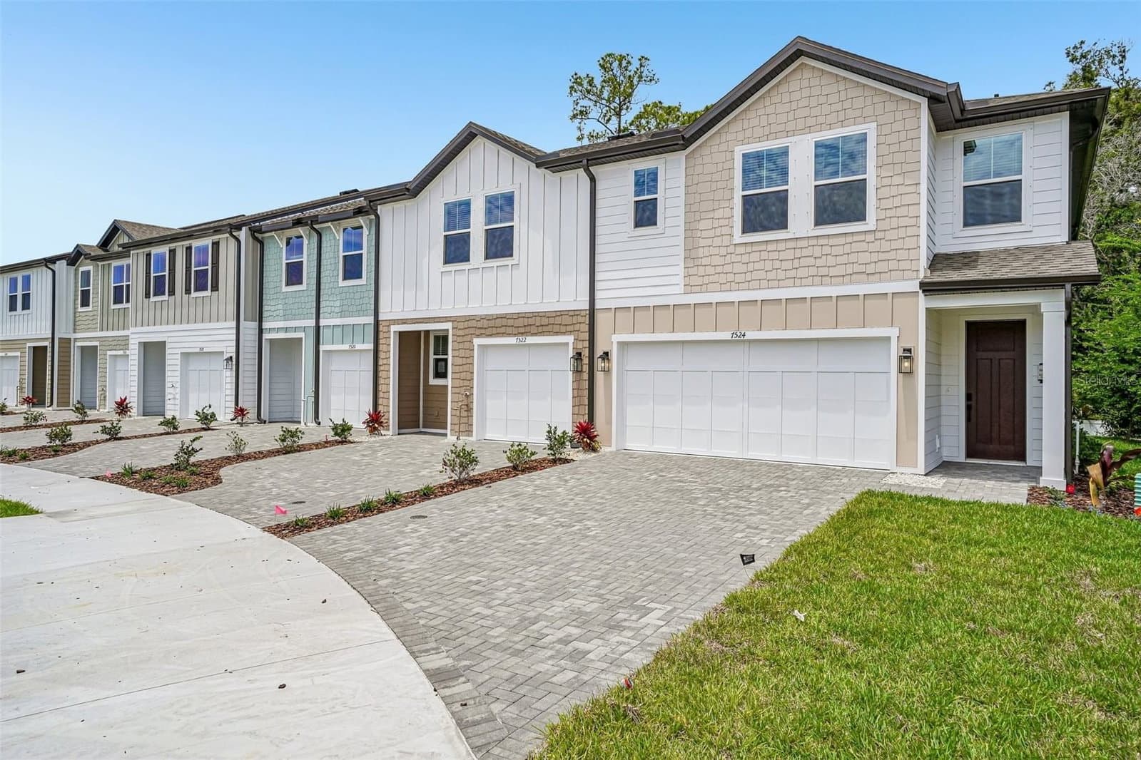 Photo 4 of 7524 DEER VALLEY CIRCLE