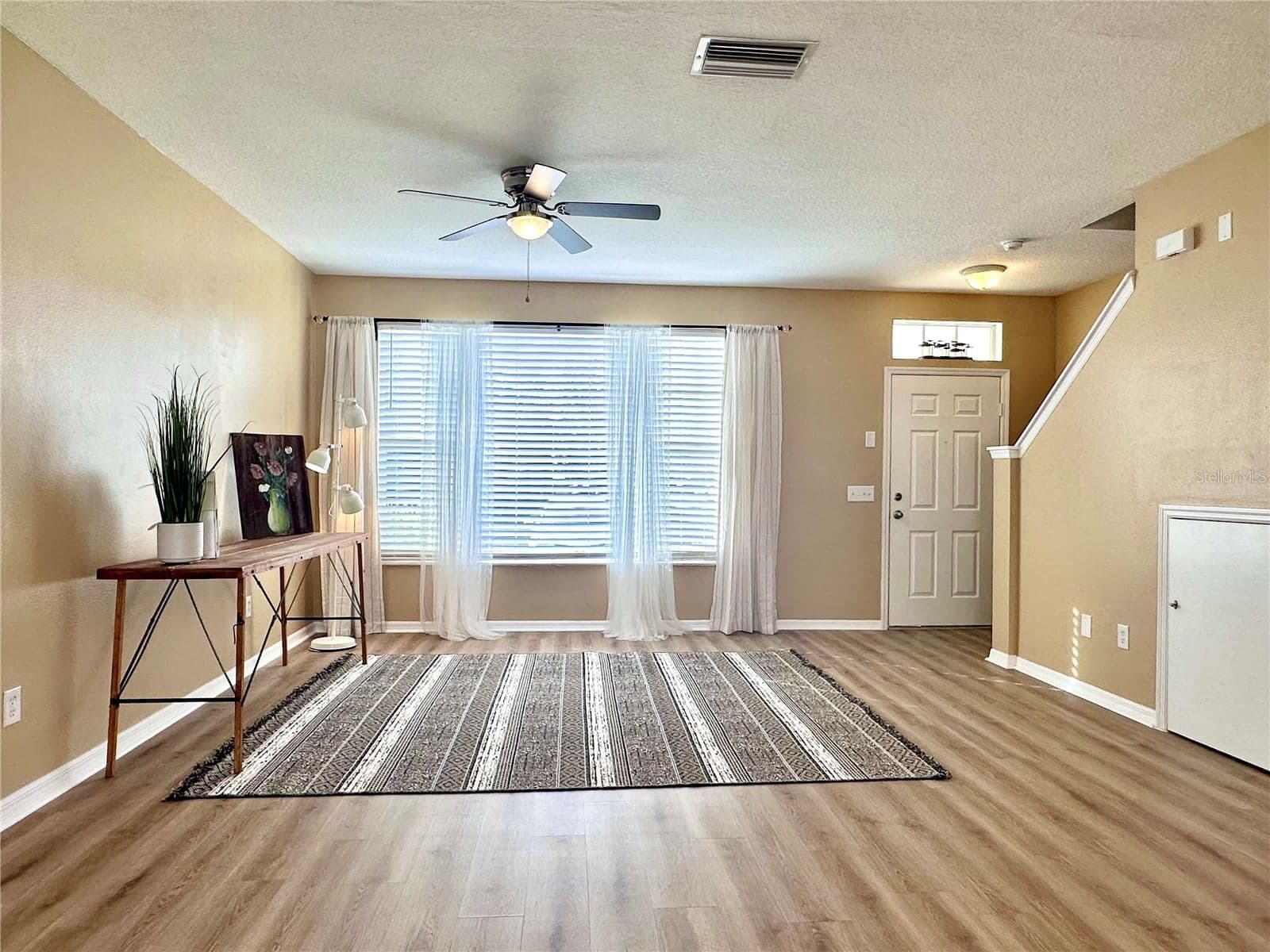 12276 COUNTRY WHITE
