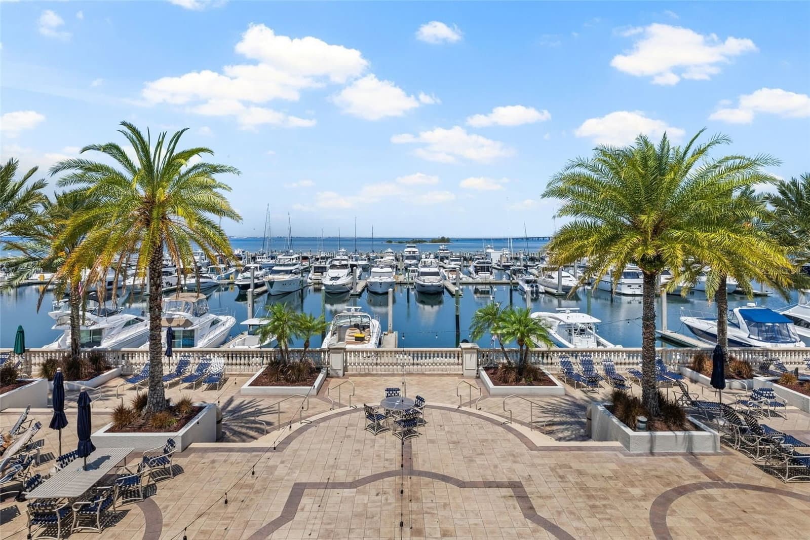 Photo 4 of 4815 YACHT CLUB