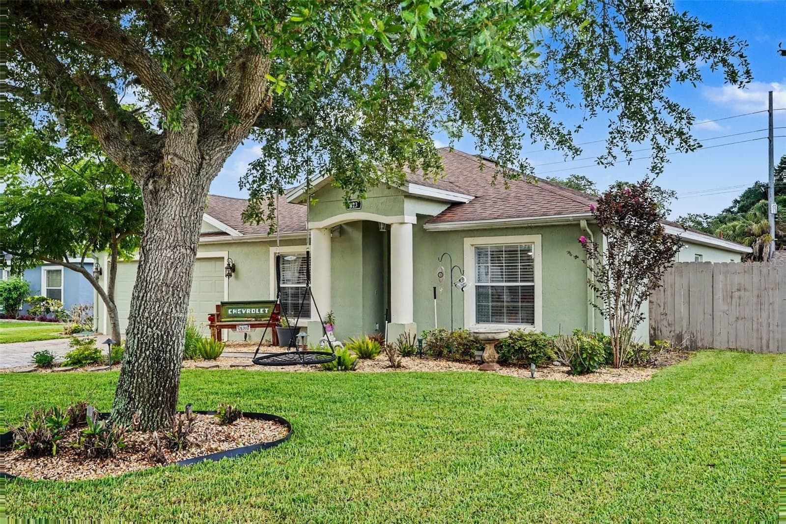 Photo 4 of 423 MAJESTIC GARDENS BLVD