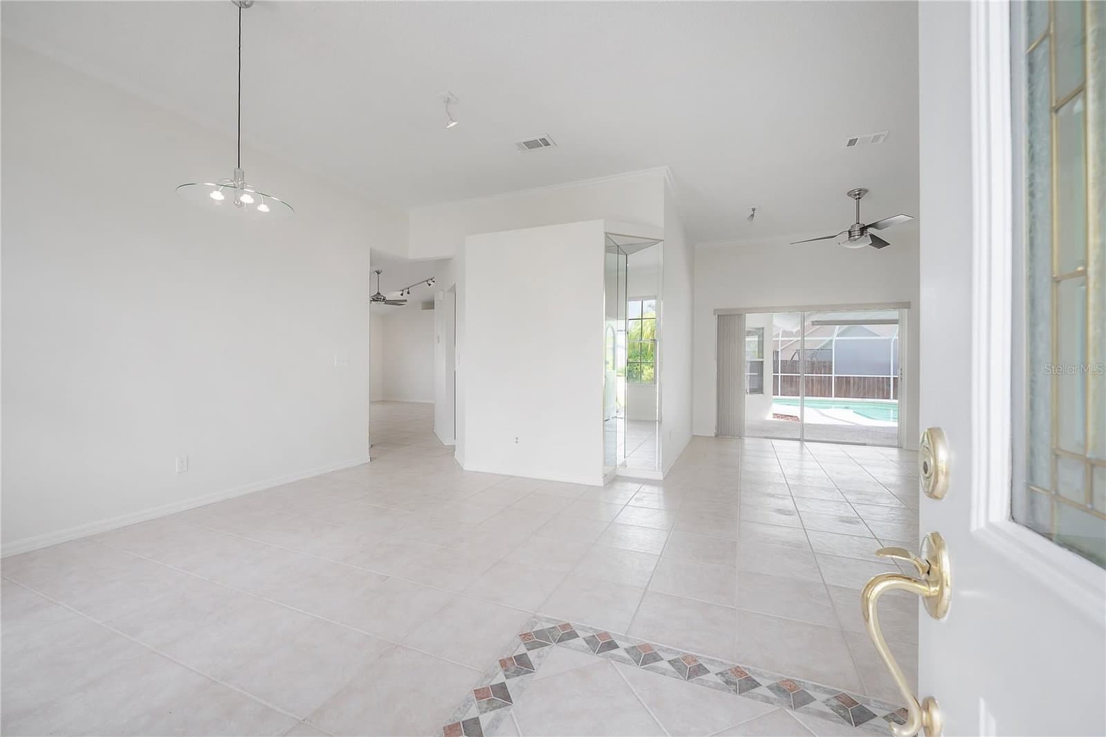 Photo 4 of 15121 HEATHRIDGE