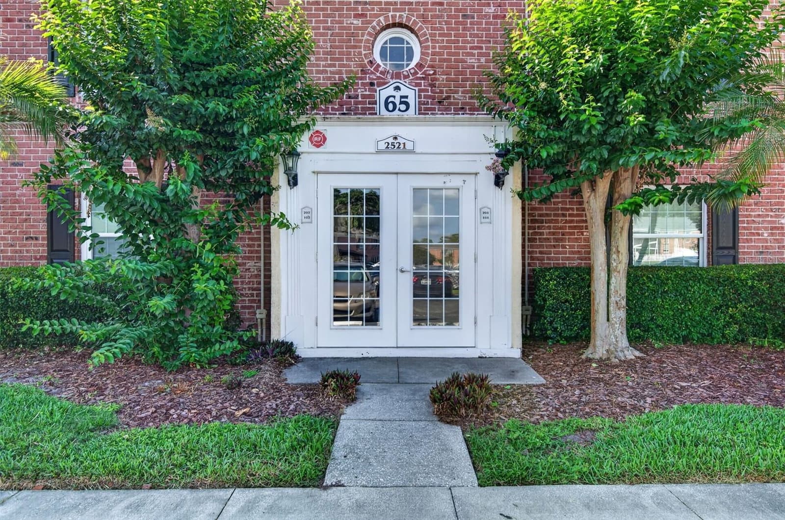 2521 CEDAR CYPRESS