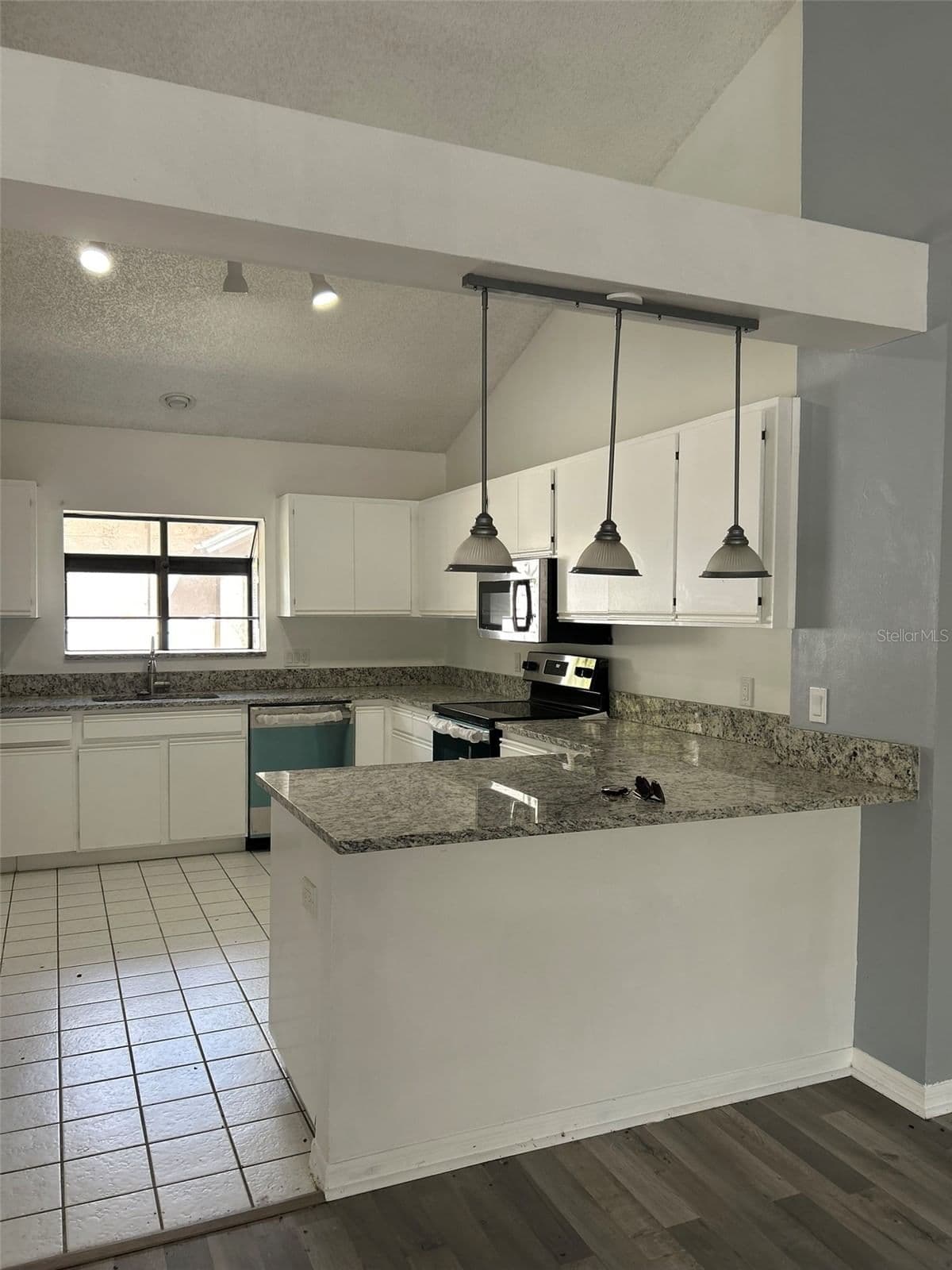 Photo 4 of 5106 STONEHURST