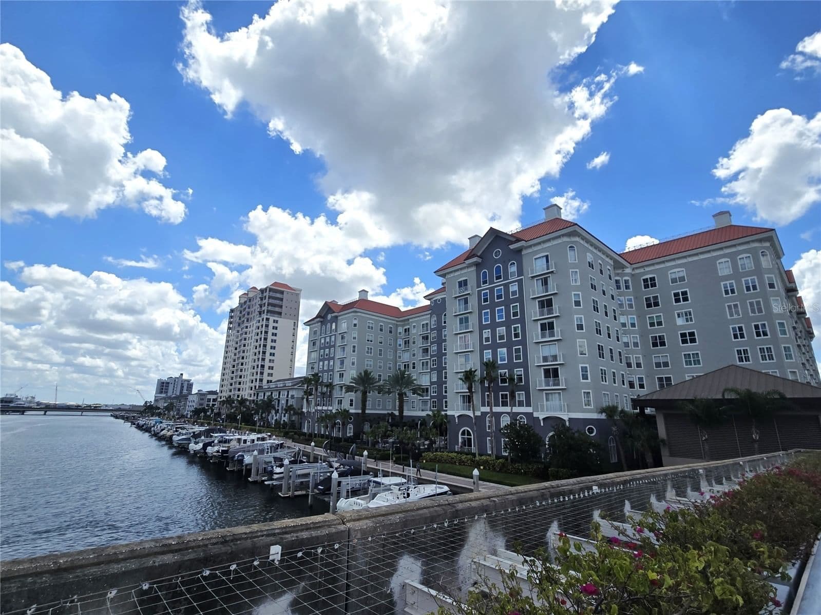700 HARBOUR ISLAND