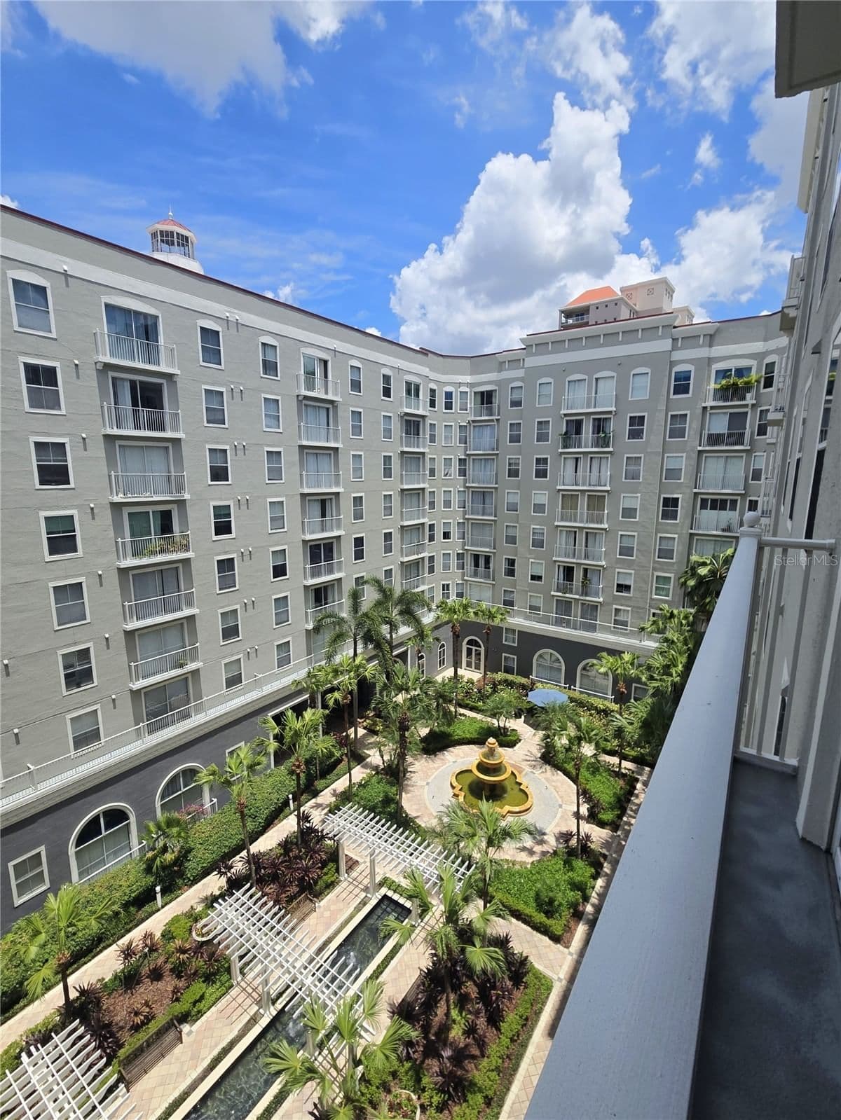 700 HARBOUR ISLAND
