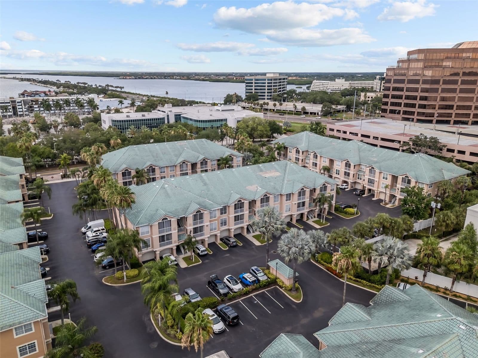 3302 BAY CLUB