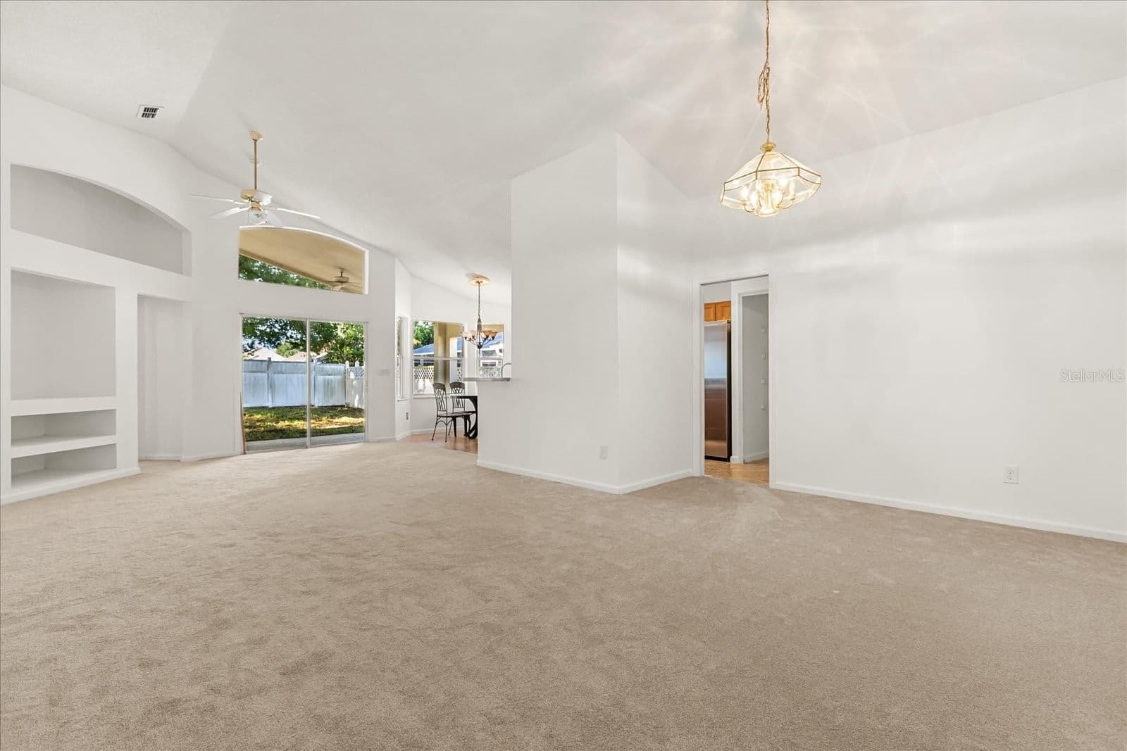 Photo 5 of 2831 WILSHIRE