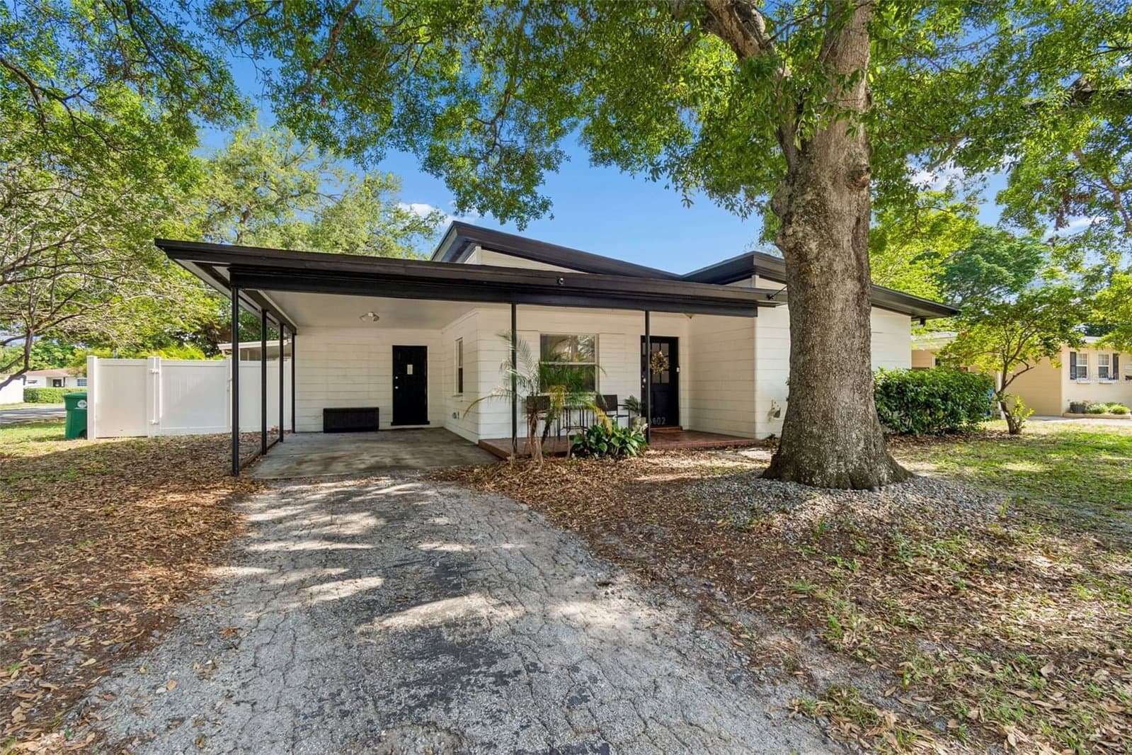 4602 BAY VILLA