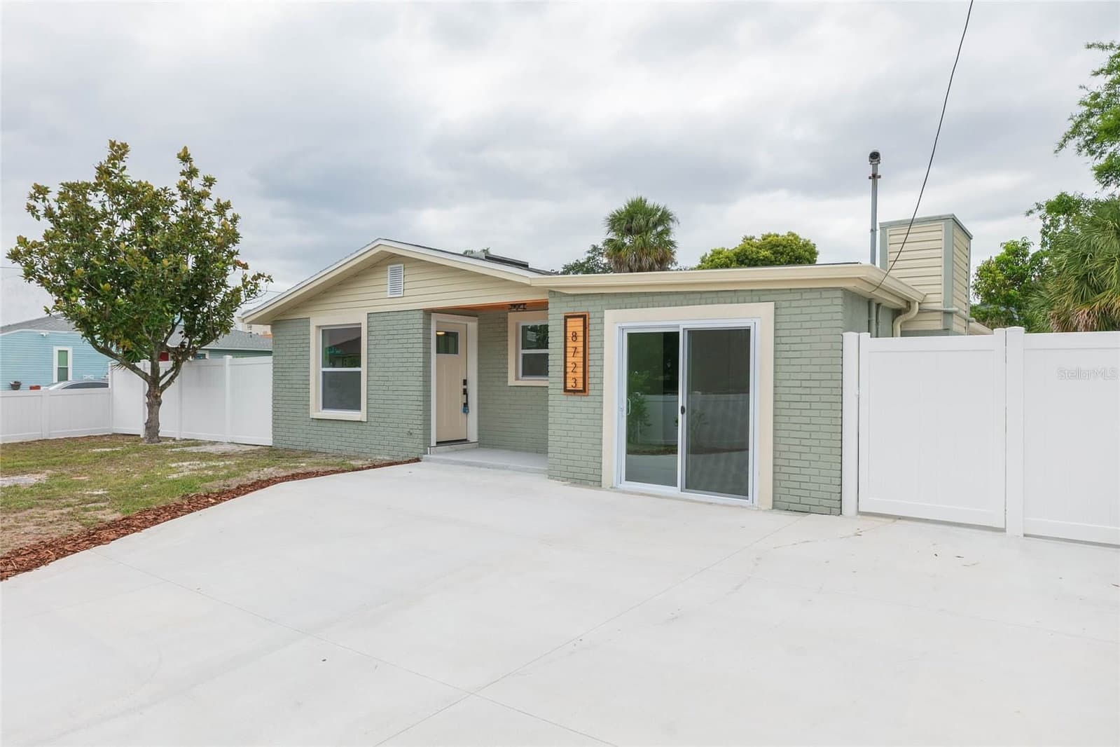 8723 RIVER FOREST