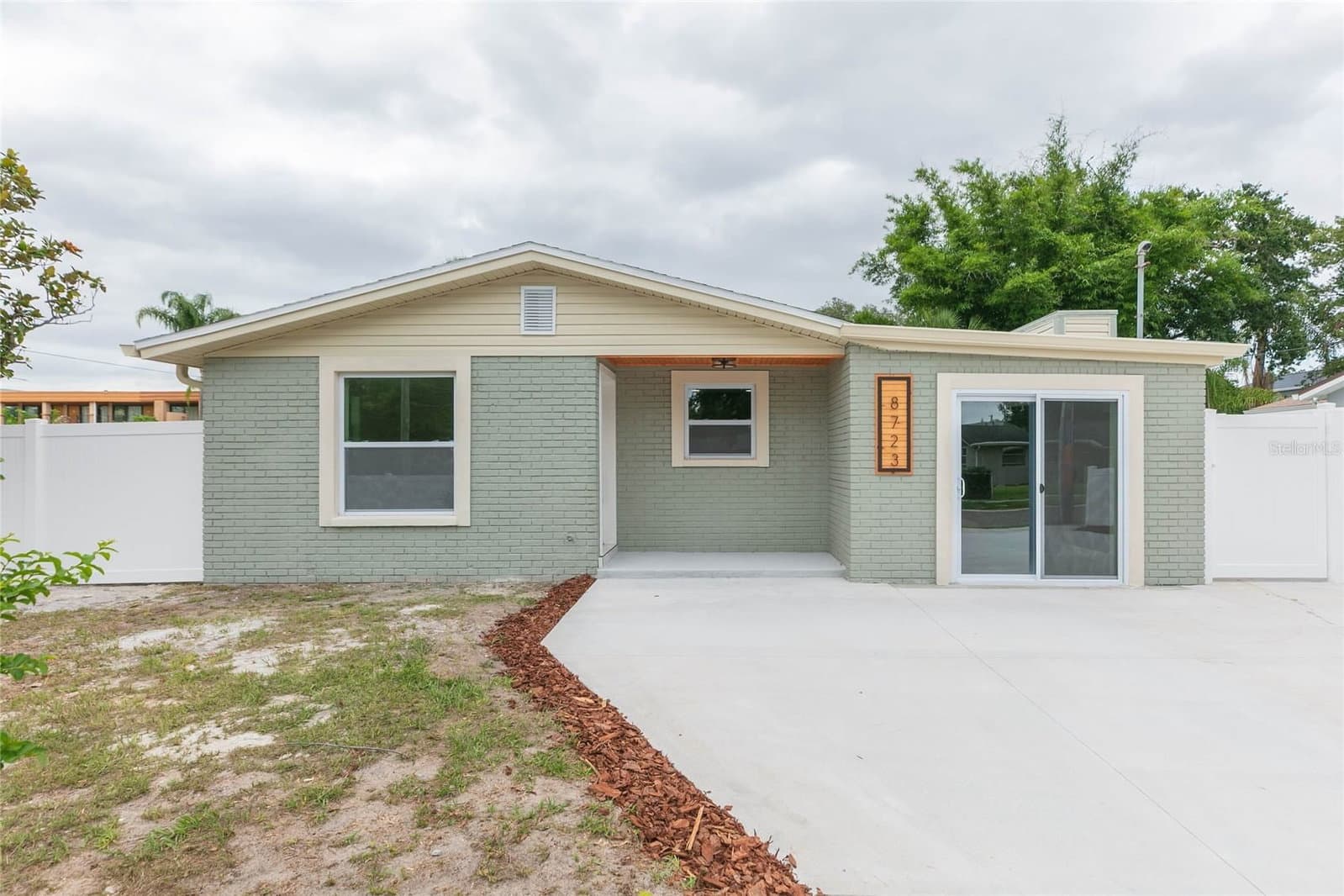 8723 RIVER FOREST