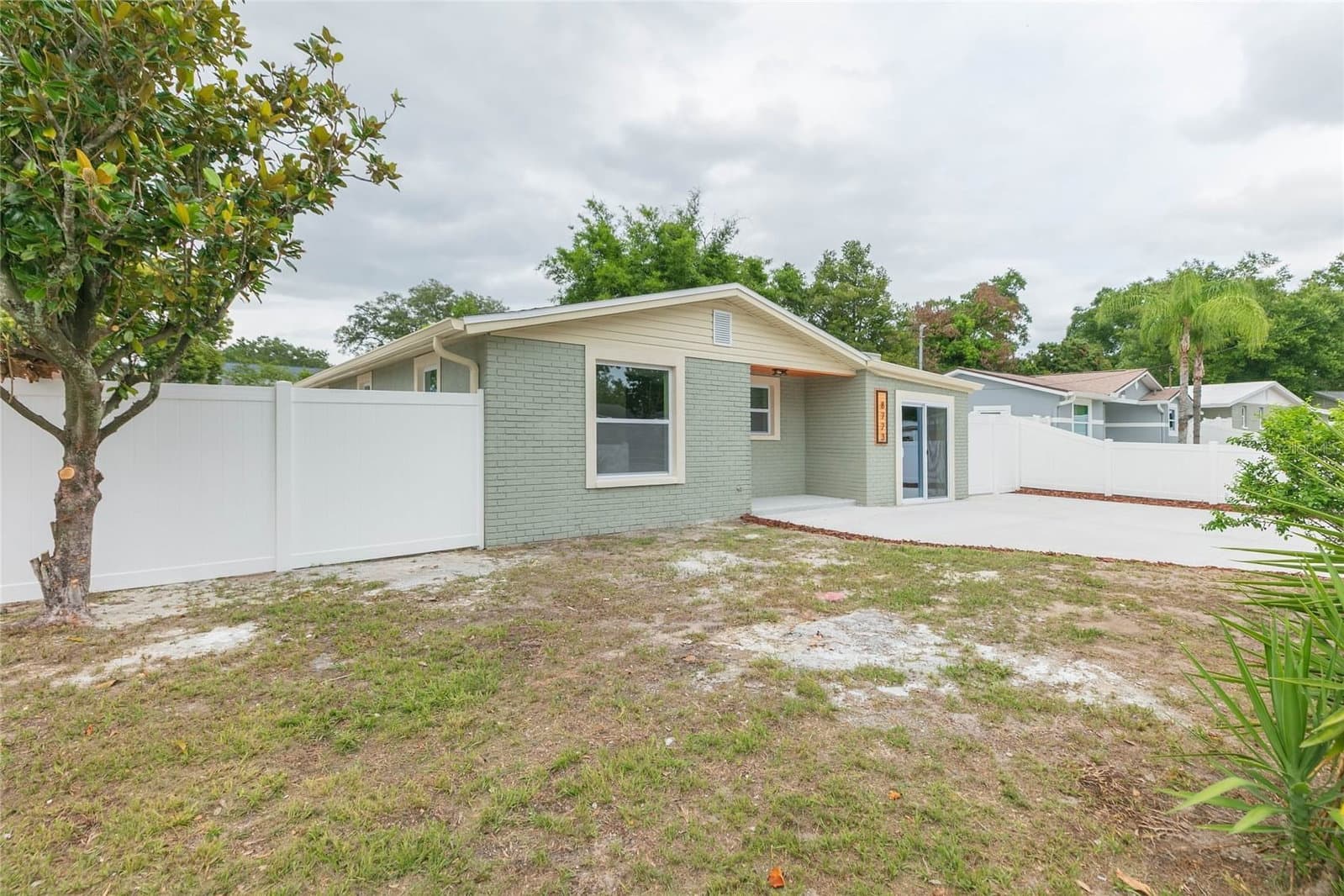 8723 RIVER FOREST