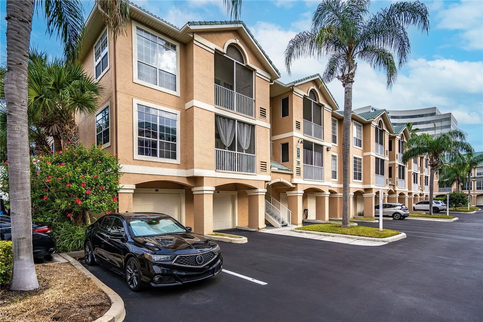3205 BAY CLUB