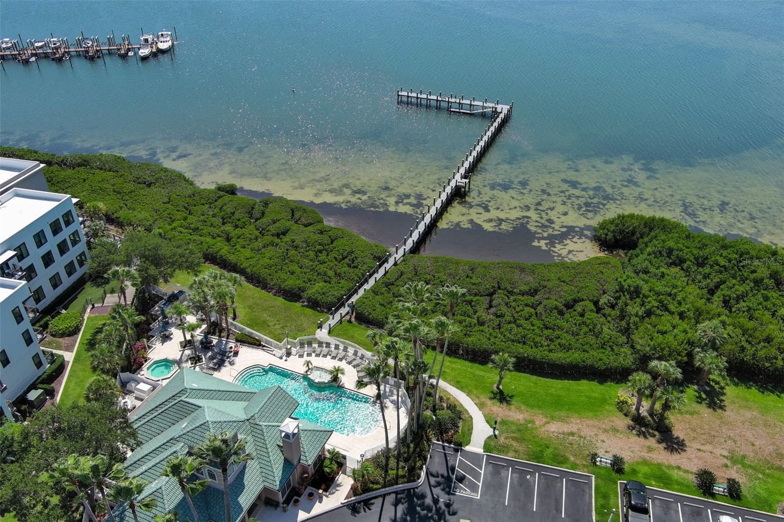3205 BAY CLUB