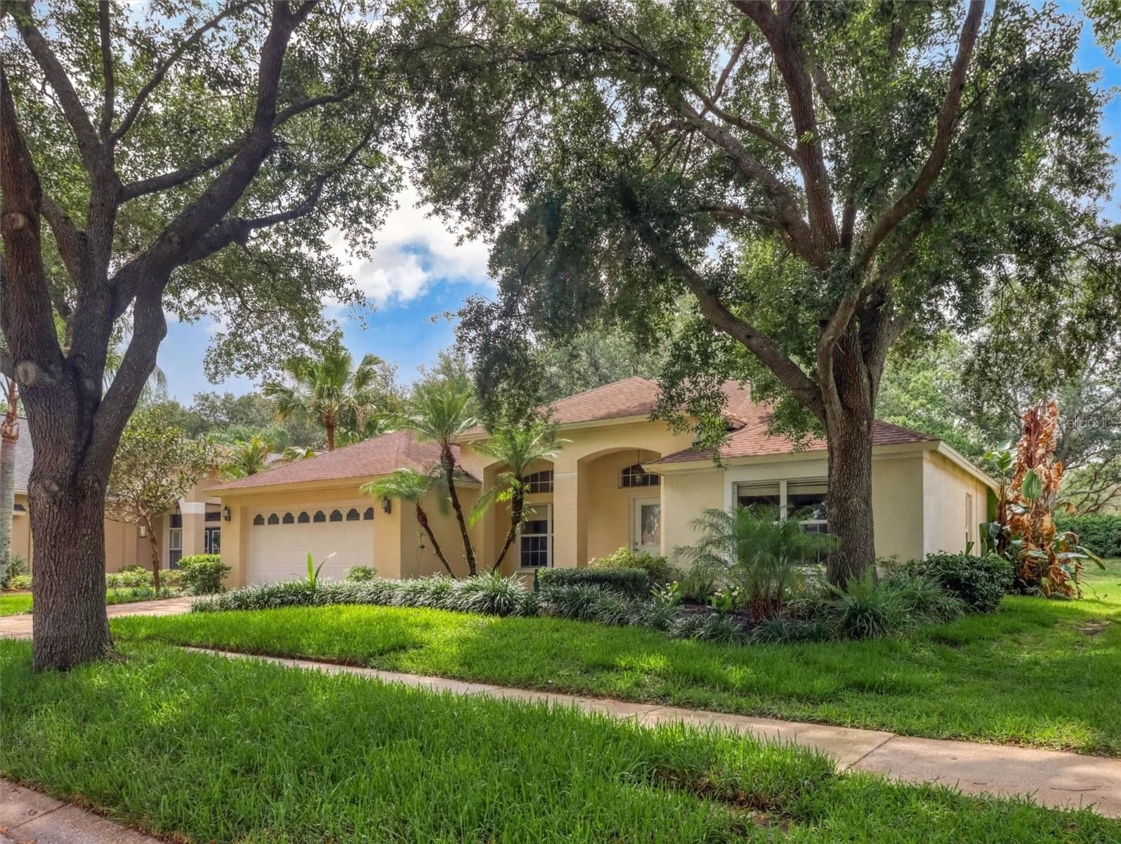 10110 WHISPER POINTE