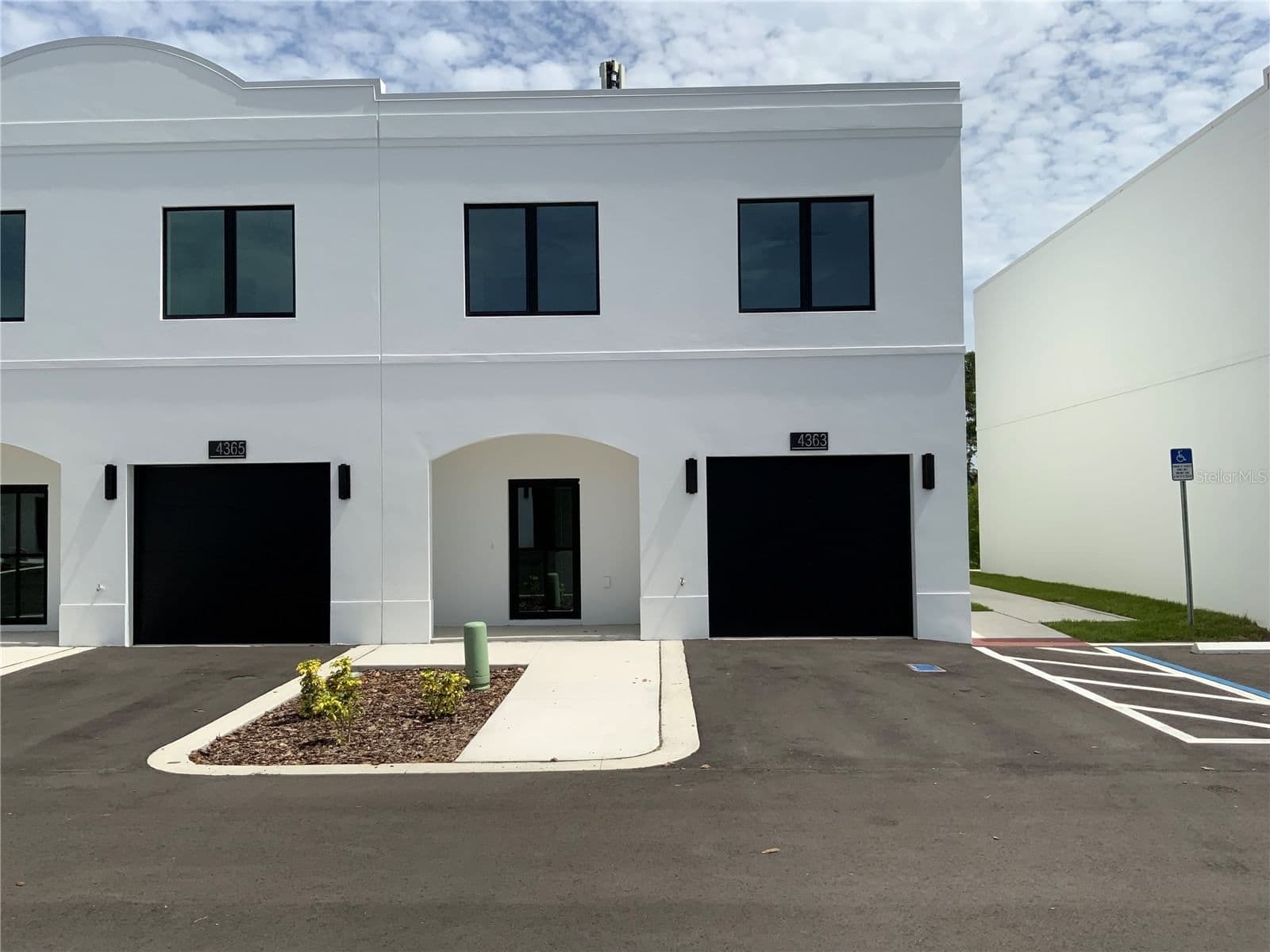 4363 CAMBIO GARDENS