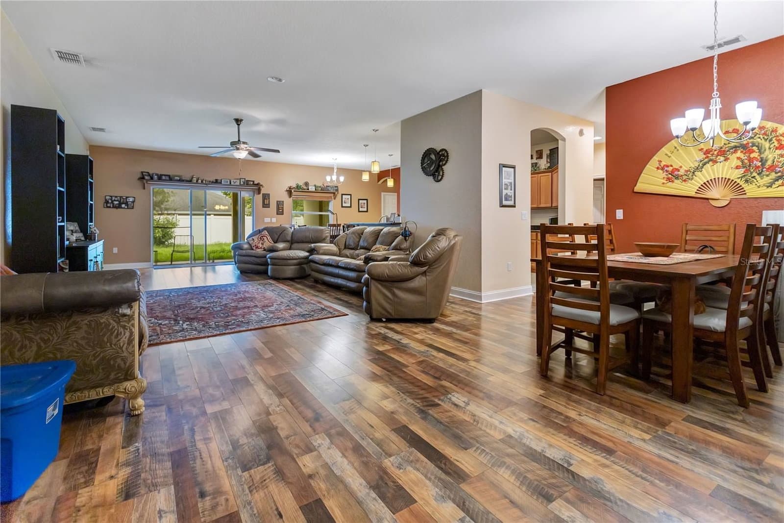 2818 WHITNEY