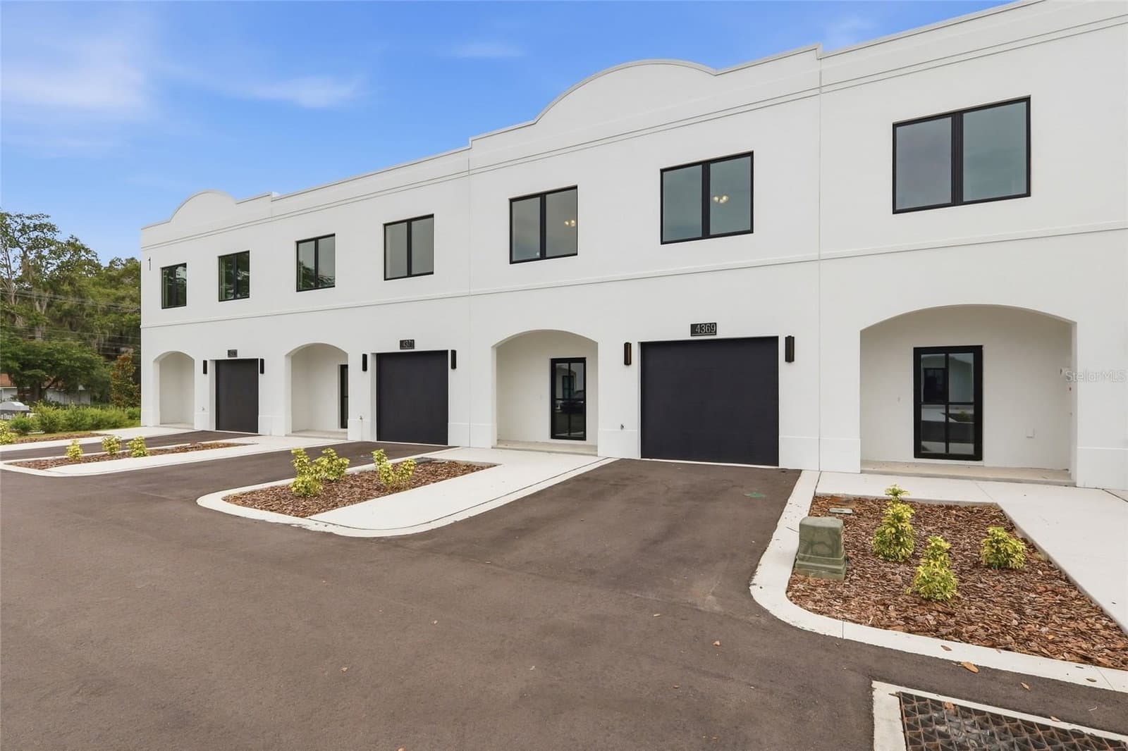 4369 CAMBIO GARDENS