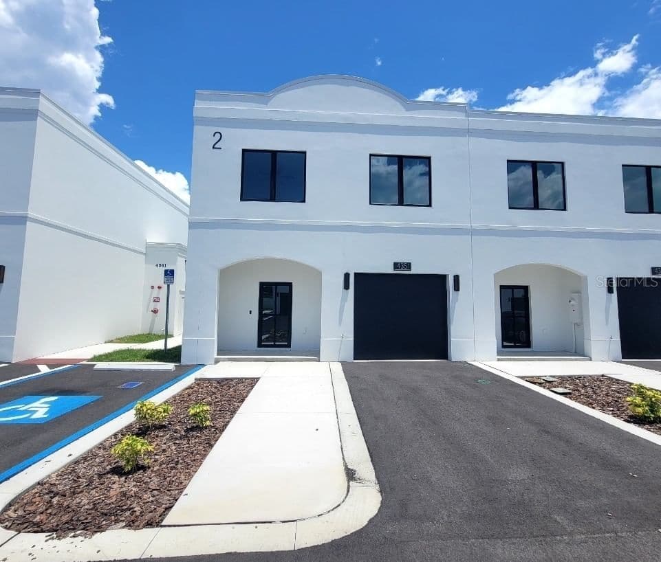 4351 CAMBIO GARDENS