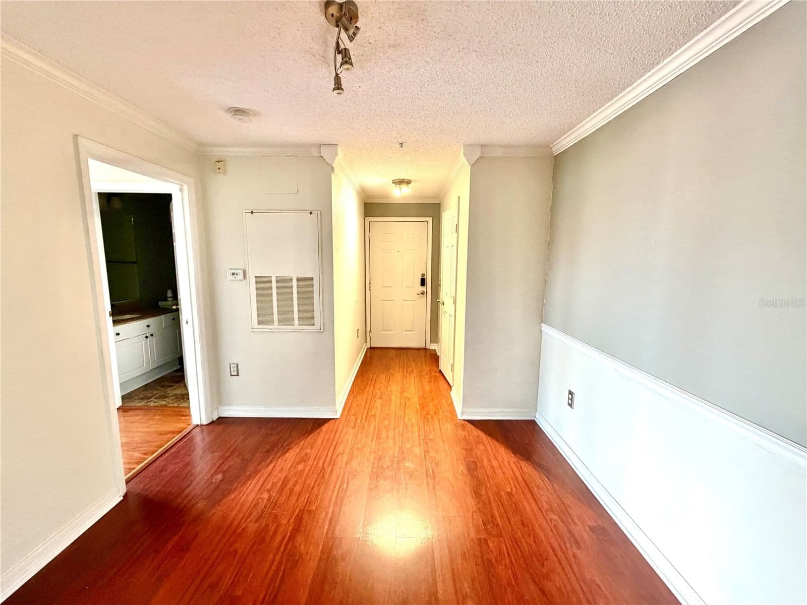 Photo 4 of 18001 RICHMOND PLACE