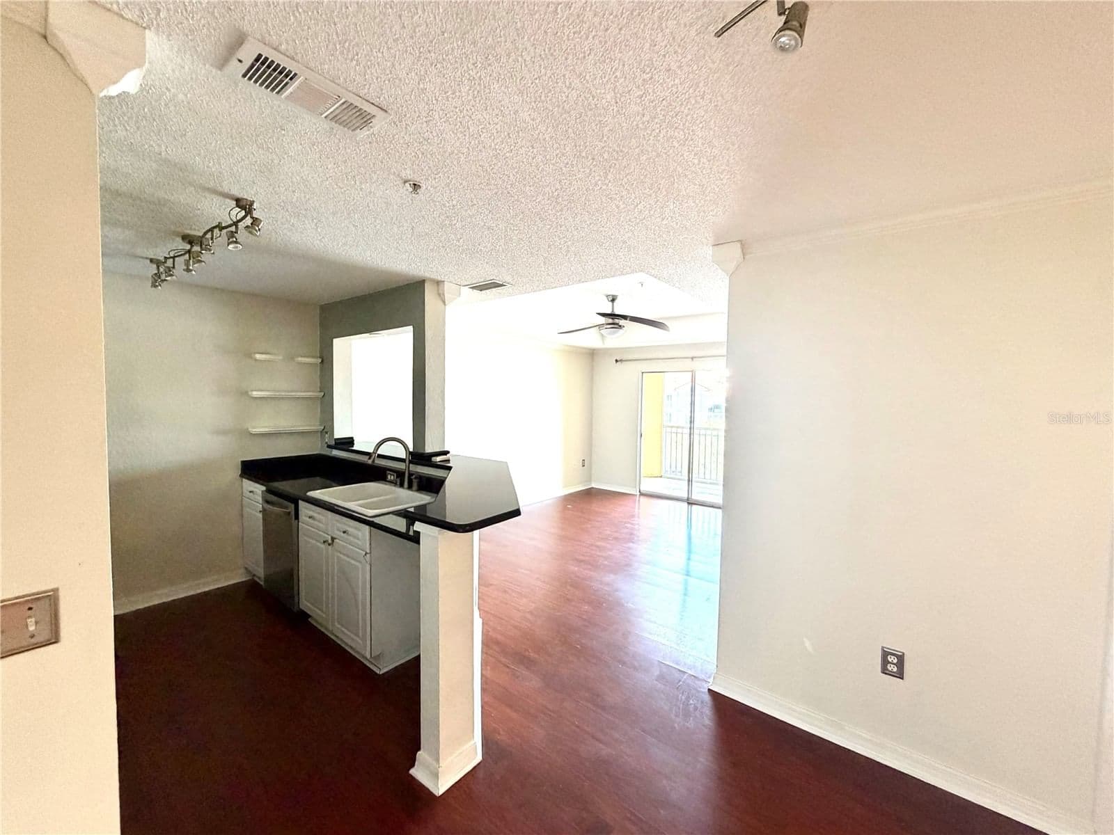 Photo 5 of 18001 RICHMOND PLACE