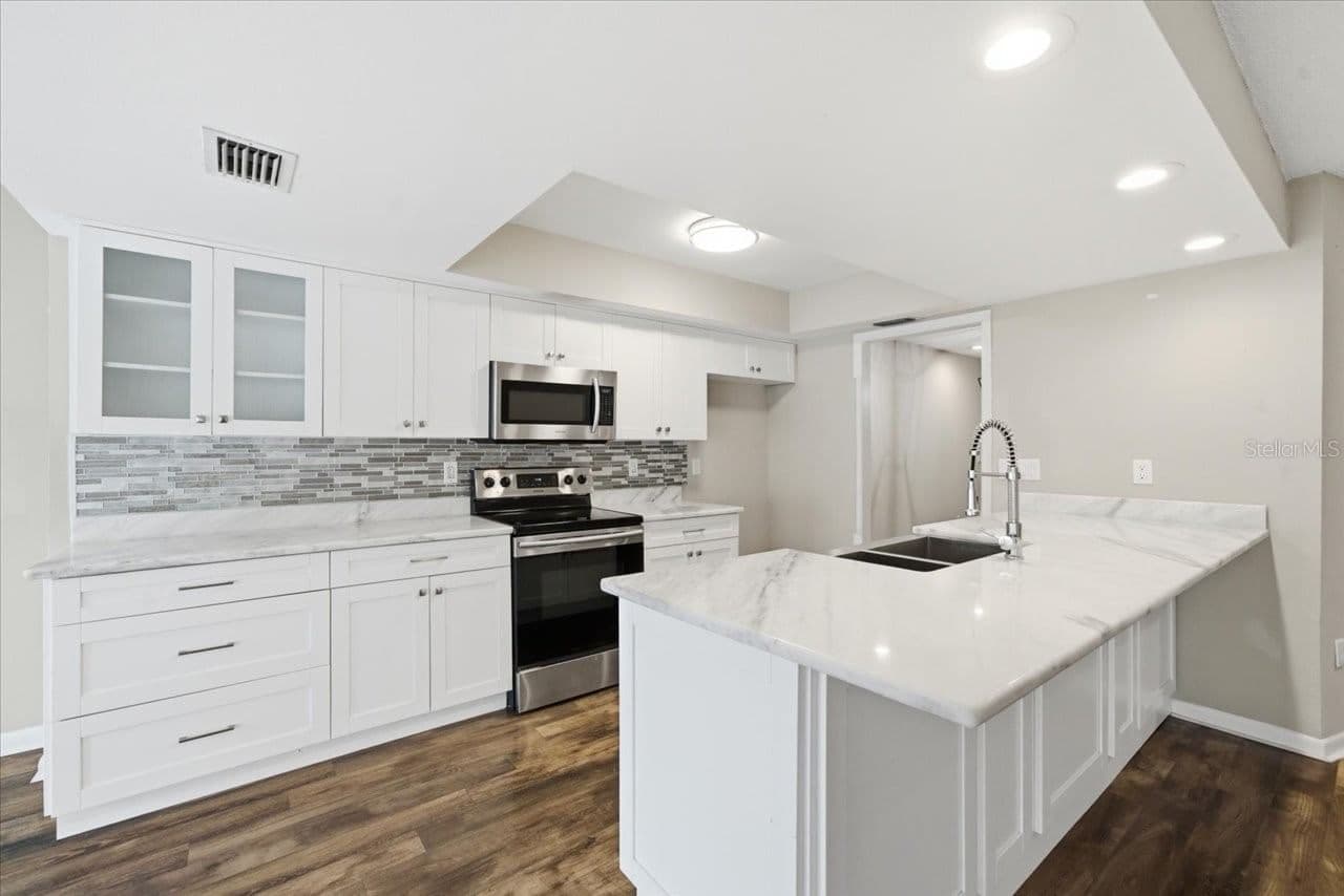 Photo 5 of 13510 AVISTA