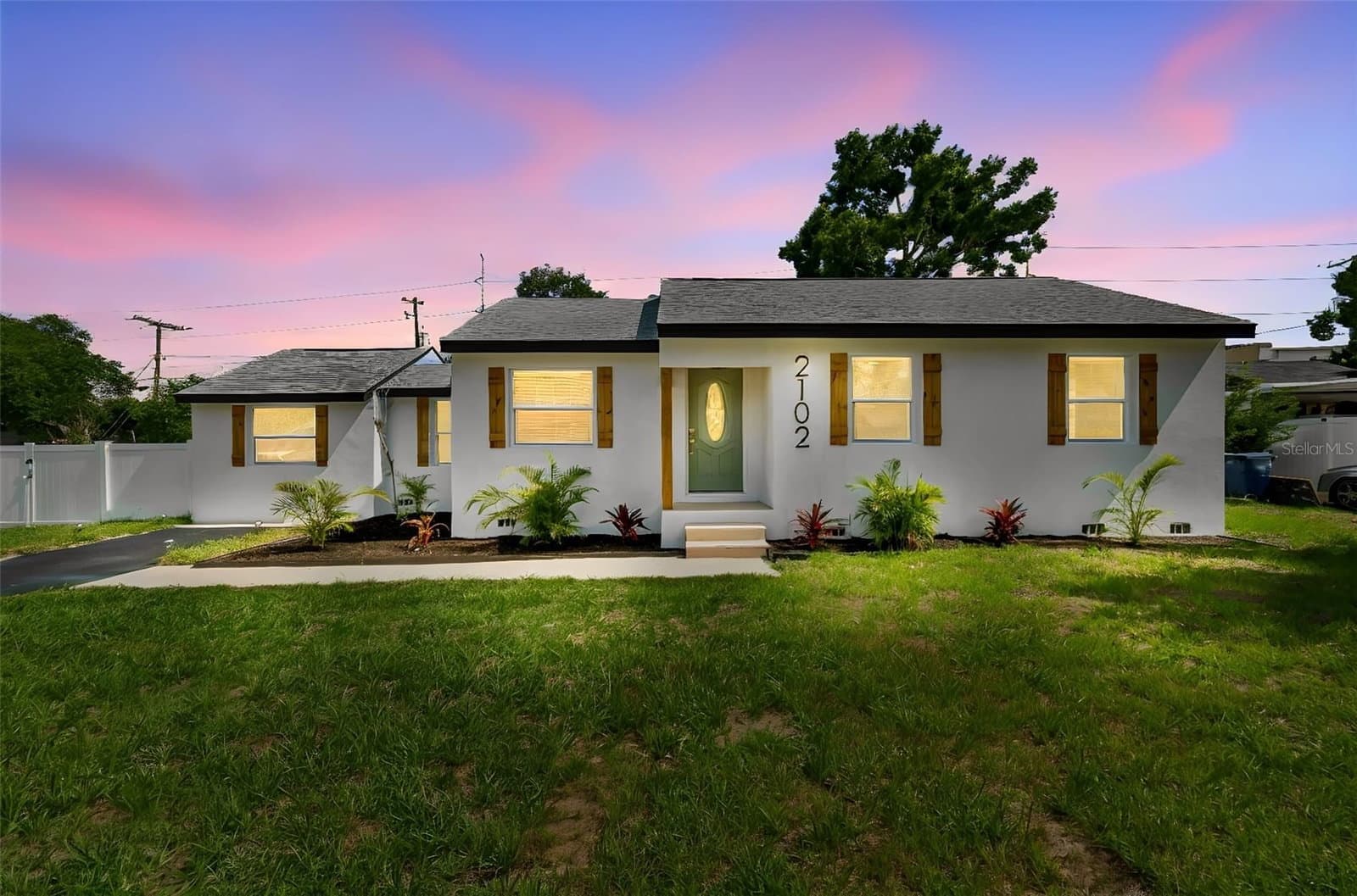2102 FERRIS
