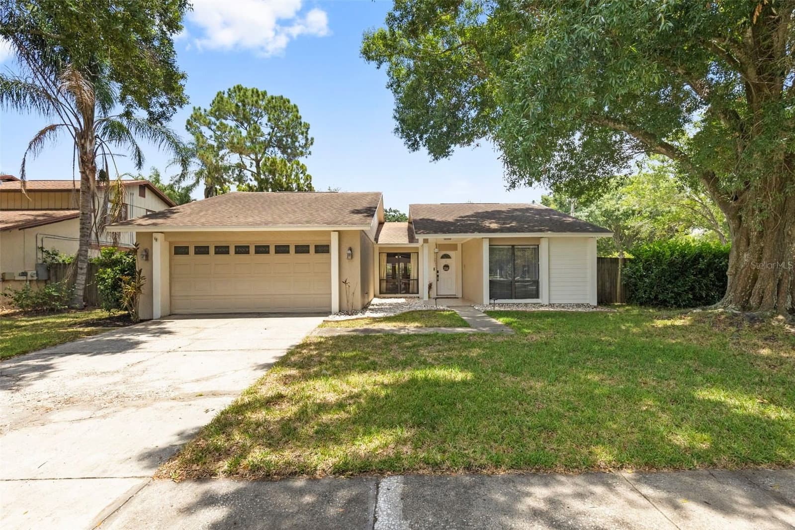 15701 COUNTRY LAKE
