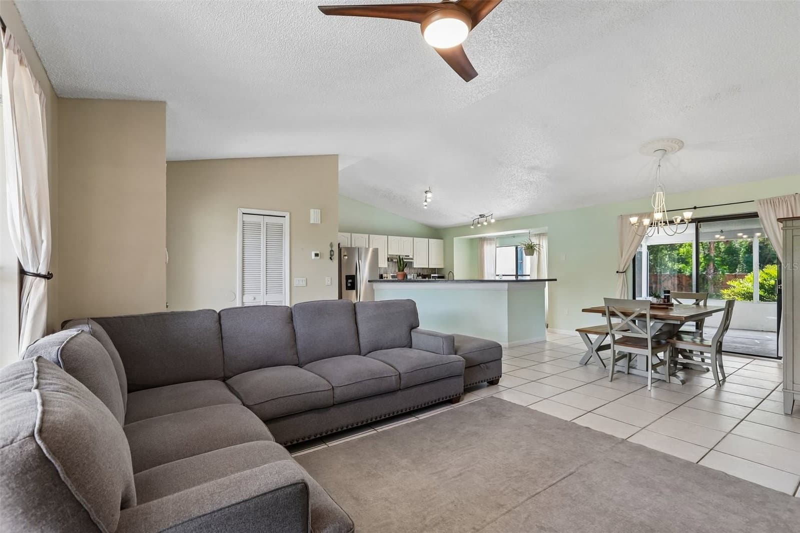 6805 LONGPOINTE