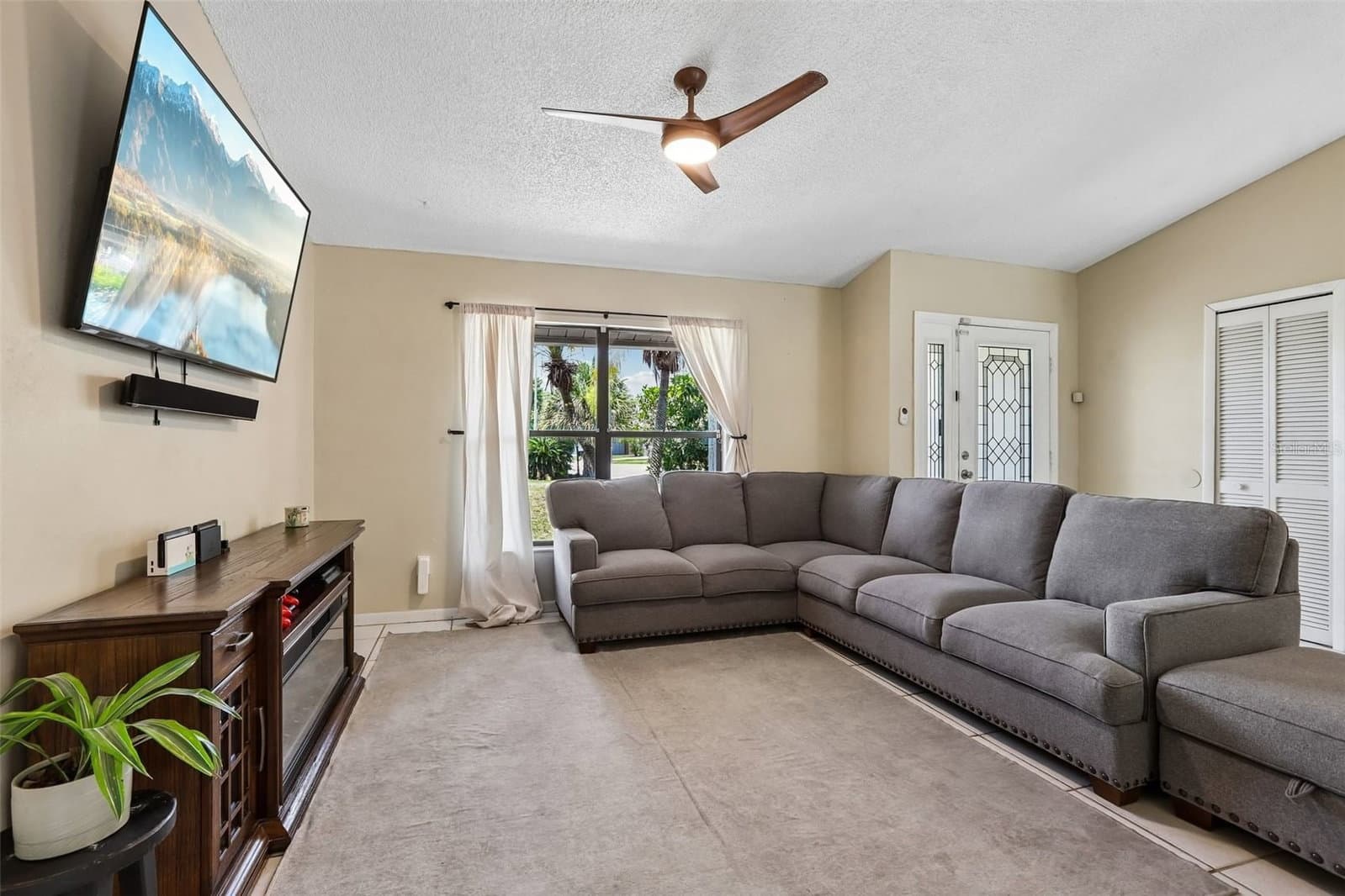6805 LONGPOINTE
